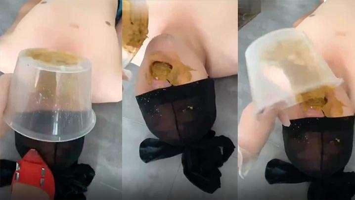 绑着贞操锁也兴奋被逼着吃屎