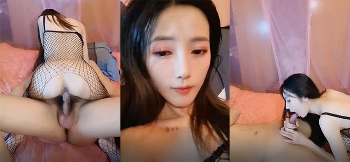 美臀大长腿颜值女神连体网袜激情啪啪舔弄大屌骑上来整根插入抱着屁股进进出出打桩