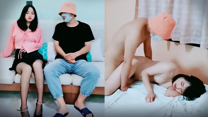 老师来做家访没想到做到了床上玩3P黑丝高跟情趣让小哥在床上各种爆草抽插卖力伺候后入骚屁股嘴里塞鸡巴