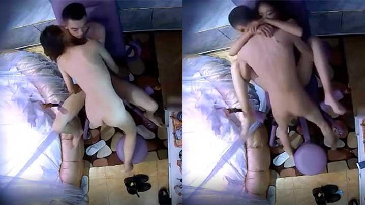 苗条性感的漂亮美女被男友在炮椅上各种高难度动作狂插
