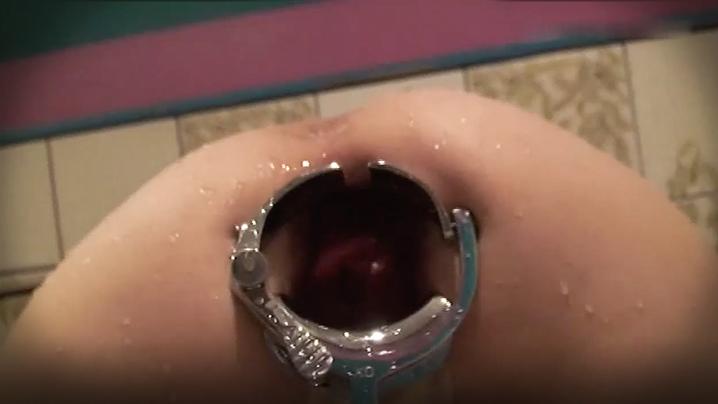 菊花喷水女体工程学之SM极限肛门扩张大号道具齐开像是整个手掌都能放入的大小不断灌水让女人痛苦呻吟最后取出菊花不断喷水