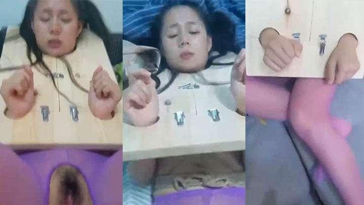 调教丝袜美女粉逼被阳具插入受不了