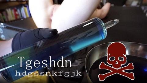 路边抓到的小少女给她灌肠洗白白