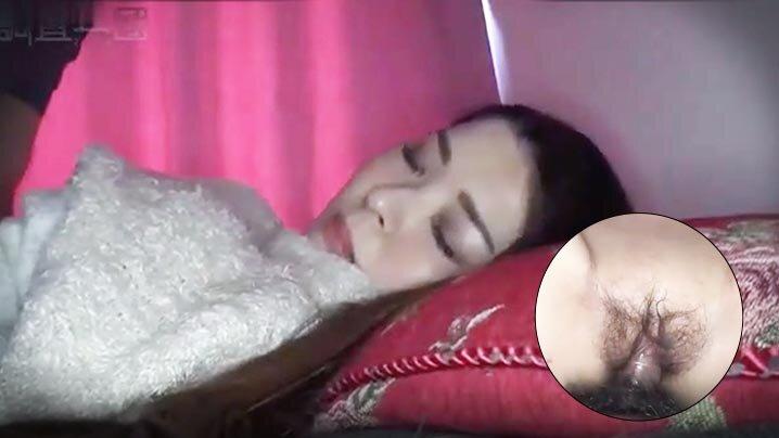 迷奸系列国产最疯狂的迷奸女孩是在某银行上班的职员女孩的皮肤好白好嫩太美了逼看着就想舔
