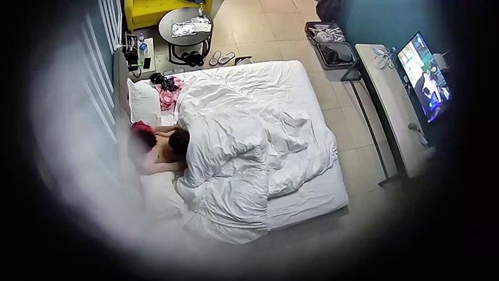 酒店偷拍激情男女啪啪展现女友制服诱惑换空姐套装各种舔玩操太会玩了