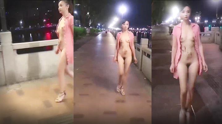 露出淫妻露出狂人淫妻滨江路裸体露出引围观