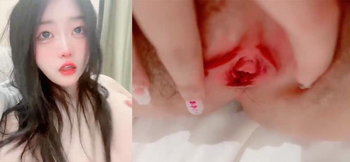 非常正点极品网红美少女优妹私人定制玩弄敏感嫩穴潮吹一滩淫液这颜值真是绝了真是引人犯罪
