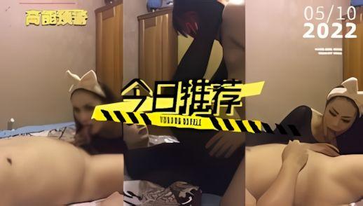 风骚至极的金雪儿开档黑丝跟直男磨鸡儿骑乘啪啪爽的呻吟不断