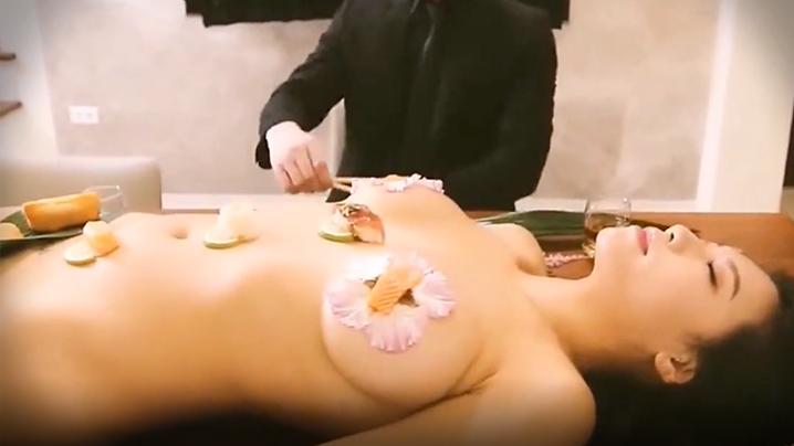 饕餮盛宴极品美女裸体盛宴与客戶啪啪