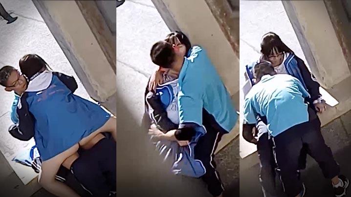 高中校园惊现火爆一幕_小情侣大白天的在走廊就开干