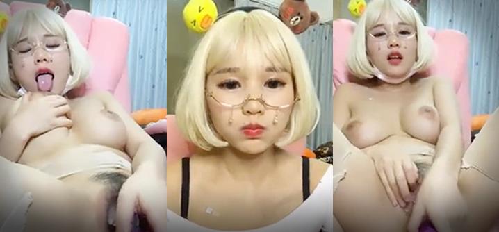 高顔值短发大奶美女主播透视装椅子上震动棒自慰跳蛋震动浴室洗澡